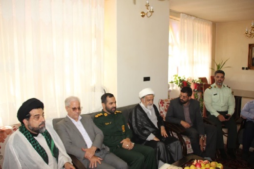 دیدار مسئولان بخش رودبارقصران با خانواده شهیده فرحناز آب نیکی و شهید علیرضا آب نیکی